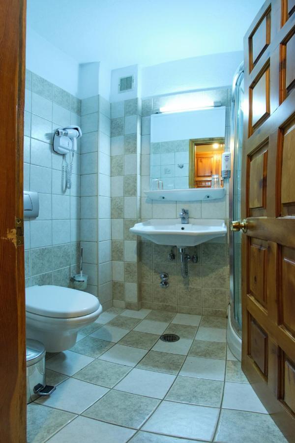 Hotel Victoria Мецовон Экстерьер фото